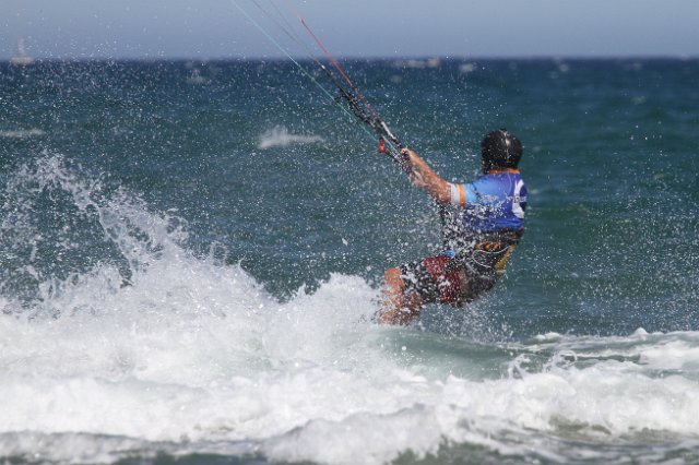 301 Kite surfers.JPG